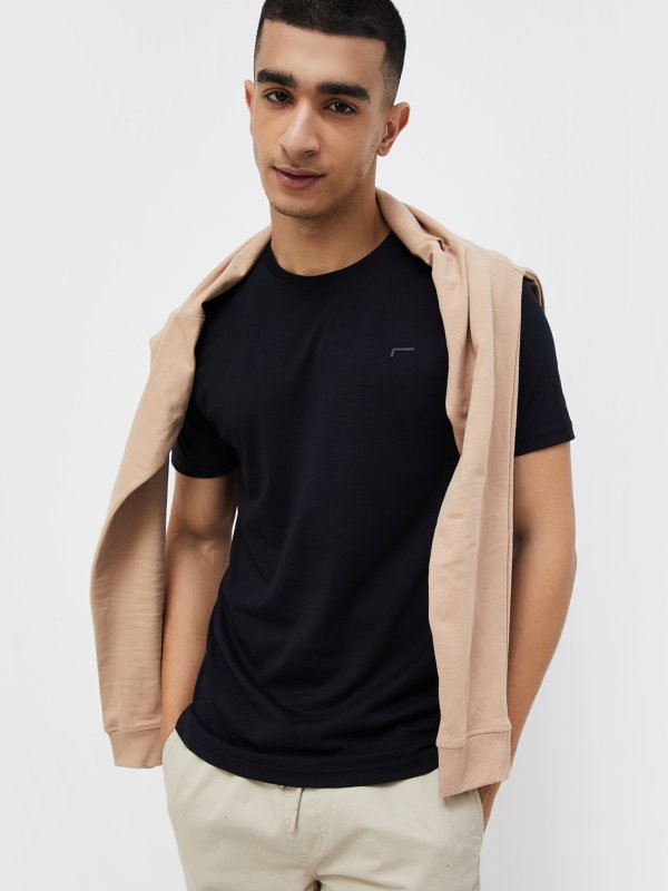 Black Solid Crew-Neck Regular Fit T-shirt