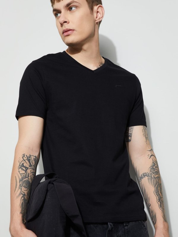 Black Solid T-shirt